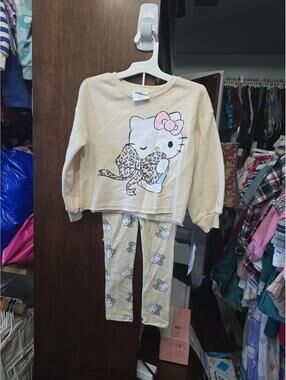 4t brand new hello, kitty outfit from target item 518